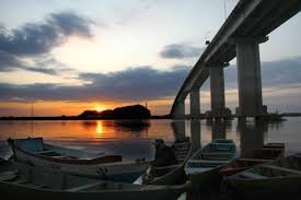 Ponte Gercino Coelho sobre o Rio São Francisco em Bom Jesus da Lapa.