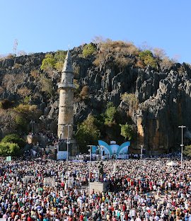 Santuário do Bom Jesus da Lapa em uma gruta na Bahia.